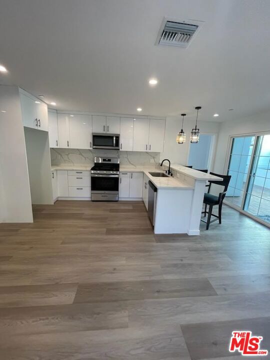 4522 Mammoth Avenue, Sherman Oaks CA: https://media.crmls.org/mediaz/b5c2ac0c-c886-4da4-9065-cd14f3632c27.jpg