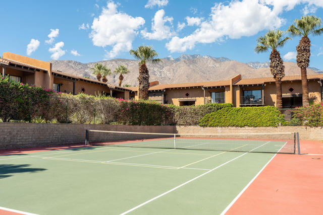 291 E Mel Avenue, Palm Springs CA: https://media.crmls.org/mediaz/b5c33e68-689a-44d2-b2ed-84a26a62d9ce.jpg