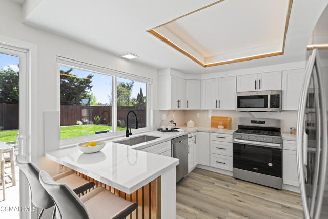 416 Camino Dos Palos, Thousand Oaks CA: https://media.crmls.org/mediaz/b5c3931b-6129-4605-9d6c-73734f752574.jpg