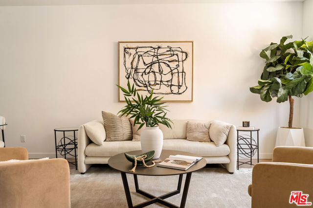 3851 N Riley Lane, Los Angeles CA: https://media.crmls.org/mediaz/b5c3b7f3-b8d6-4bf1-b2ca-b03eb26c22a0.jpg