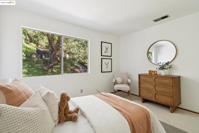 5821 Cold Water Dr, Castro Valley CA: https://media.crmls.org/mediaz/b5c3c841-f8fc-4de8-82c1-de617c169ed1.jpg
