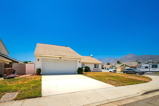 241 Cottonwood Lane, Fillmore CA: https://media.crmls.org/mediaz/b5c3ee35-8f9e-4ab4-9113-e42a5f1766de.jpg