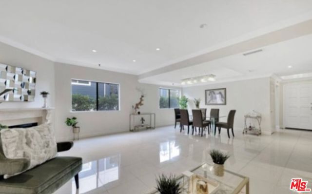 5340 Wilkinson Avenue, Valley Village CA: https://media.crmls.org/mediaz/b5c421f3-e28e-4947-a75b-e4c583fd7c64.jpg