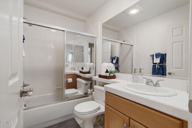 664 Corte Regalo, Camarillo CA: https://media.crmls.org/mediaz/b5c4554a-4697-40ff-b8d7-3928eeb66cb4.jpg