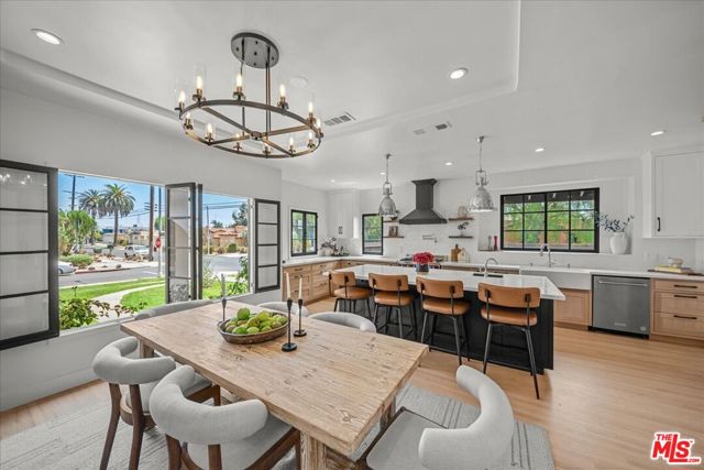 1663 S Ogden Drive, Los Angeles CA: https://media.crmls.org/mediaz/b5c45cf0-f960-46e8-8f21-ff5841d06da2.jpg
