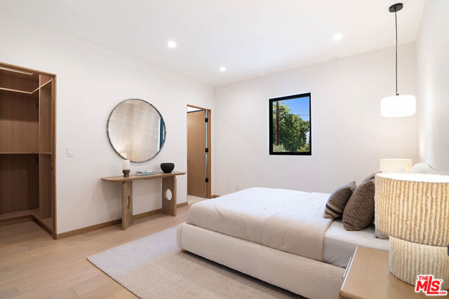 22616 Hatteras Street, Woodland Hills CA: https://media.crmls.org/mediaz/b5c460b1-36a7-4876-a8eb-352413b8f046.jpg