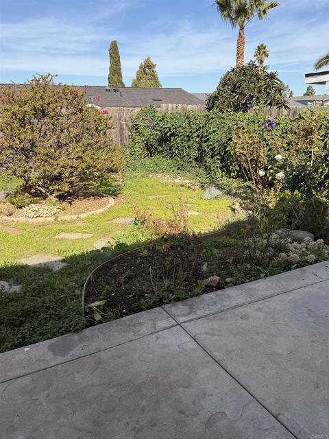 Detail Gallery Image 4 of 8 For 8490 Flanders Dr, –,  CA 92126 - 3 Beds | 2 Baths