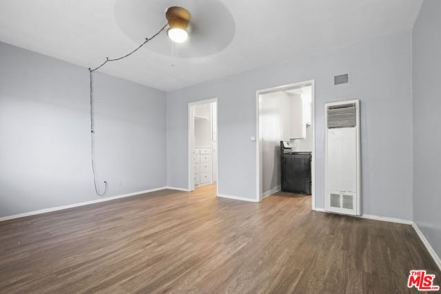 115 N Oak Street, Inglewood CA: https://media.crmls.org/mediaz/b5c49fde-f55a-432c-a794-ab843bd0f74a.jpg