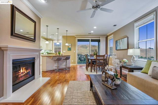 6686 Chalk Hill Ln, Vallejo CA: https://media.crmls.org/mediaz/b5c5020a-b9e6-4781-a925-91986f8ea852.jpg