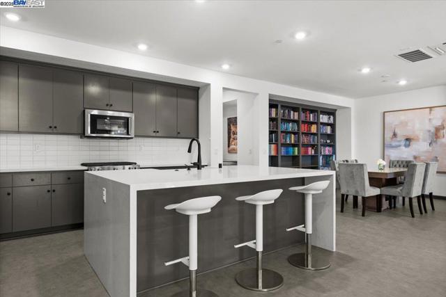 5483 Melissa Ln, Dublin CA: https://media.crmls.org/mediaz/b5c50b4d-ba69-4ecc-b7b5-c82a3dd992c4.jpg