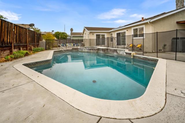 184 Sun Blossom Drive, San Jose CA: https://media.crmls.org/mediaz/b5c5137d-d878-438f-8af6-c7f089646b77.jpg