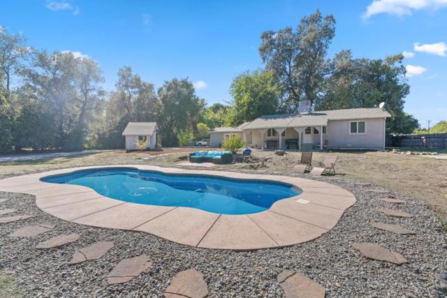 5367 Rosswood Lane, Redding CA: https://media.crmls.org/mediaz/b5c55e53-b91f-4ed3-8f7b-3d3835055099.jpg