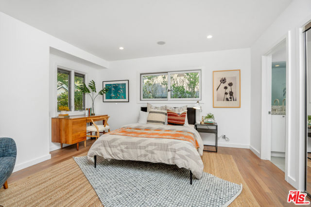 968 Kenfield Avenue, Los Angeles CA: https://media.crmls.org/mediaz/b5c57f3e-3974-4cd3-beec-4be0e5056c41.jpg
