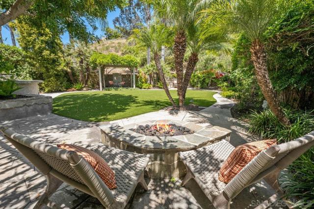 12516 Rougemont Pl, San Diego CA: https://media.crmls.org/mediaz/b5c59360-3262-415e-8ec0-78ba253ce95c.jpg