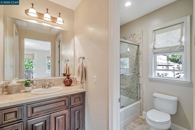 120 Tamarind Ln, Danville CA: https://media.crmls.org/mediaz/b5c5c668-6d7b-4b74-878e-0150e2401c13.jpg