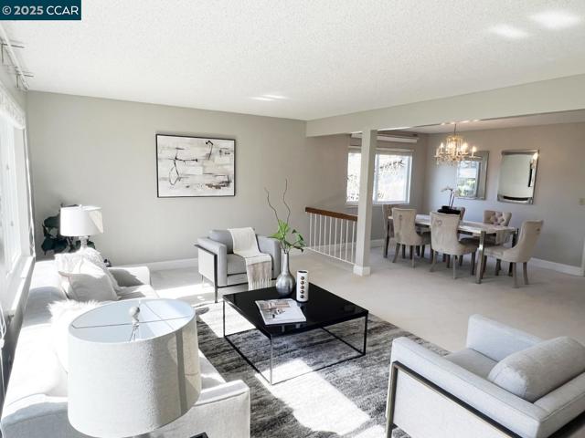 109 Scotts Chute Ct, Richmond CA: https://media.crmls.org/mediaz/b5c5d2c9-d020-4f0f-bf3a-b5b3c2a4c27b.jpg