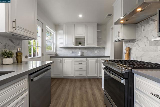 225 Babette Ct, Pleasant Hill CA: https://media.crmls.org/mediaz/b5c61624-2b63-49ad-8a1c-ff0c5ab1af5d.jpg