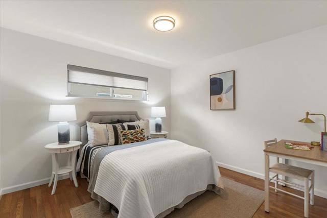 886 Garland Drive, Palo Alto CA: https://media.crmls.org/mediaz/b5c6b9bd-475e-48d9-99c4-dea500c4fec2.jpg