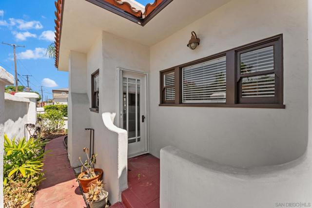 4510 Marlborough Dr, San Diego CA: https://media.crmls.org/mediaz/b5c6e5f2-5614-449e-852c-7f76c1634130.jpg