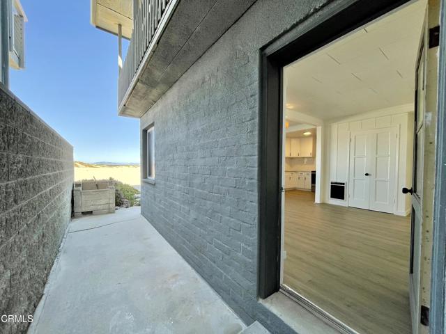 3289 Ocean Drive, Oxnard CA: https://media.crmls.org/mediaz/b5c7e743-9878-4003-8dbc-71a6a6ca8c08.jpg