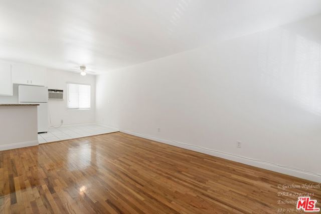 6640 Woodman Avenue, Van Nuys CA: https://media.crmls.org/mediaz/b5c9abb8-17b7-421a-8635-3e5146d0823f.jpg