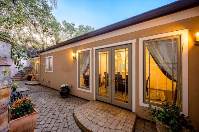 780 S El Monte Avenue, Los Altos CA: https://media.crmls.org/mediaz/b5ca7dcb-2909-408c-9820-a53565a606ee.jpg