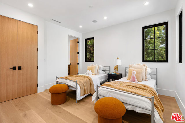 2565 Patricia Avenue, Los Angeles CA: https://media.crmls.org/mediaz/b5cac4a1-92e5-40c0-be2a-390a3e69c31c.jpg