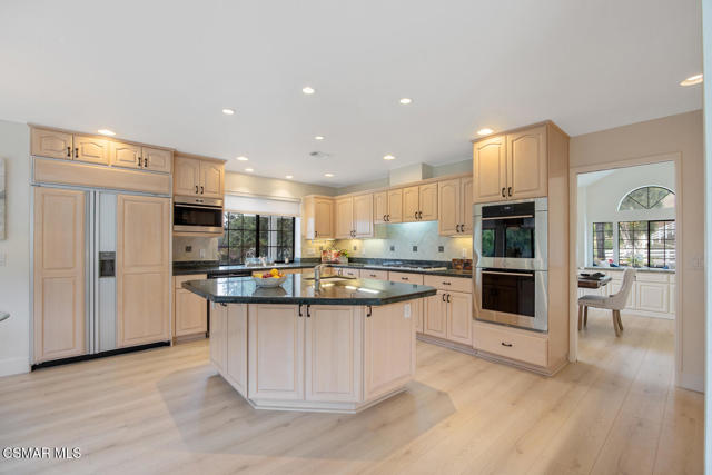 790 Spring Canyon Place, Thousand Oaks CA: https://media.crmls.org/mediaz/b5cad33e-2884-4d13-9e0f-817776496b3b.jpg