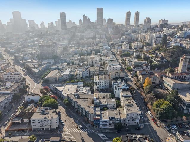 649651 Francisco St, San Francisco CA: https://media.crmls.org/mediaz/b5cb6df9-59fb-43af-87fb-43b26a1de9f7.jpg