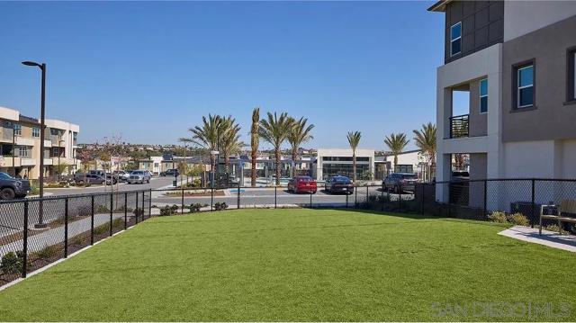 737 Mara Loop, Chula Vista CA: https://media.crmls.org/mediaz/b5cb6eae-ee0f-48b8-88b7-6304773eff8c.jpg