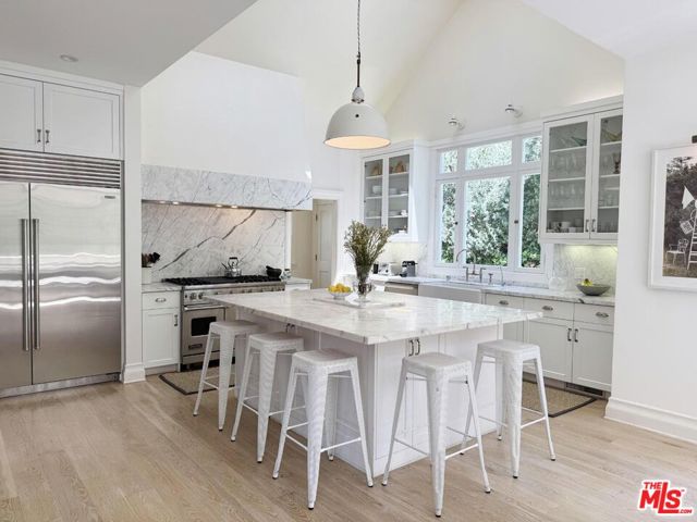 2121 Trently Lane,  CA: https://media.crmls.org/mediaz/b5cb9e16-3a03-4a08-b079-e0688cb09edd.jpg