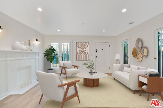 7957 Fountain Avenue, West Hollywood CA: https://media.crmls.org/mediaz/b5cba0af-9b7c-45bd-ad68-c16c0e3b0371.jpg