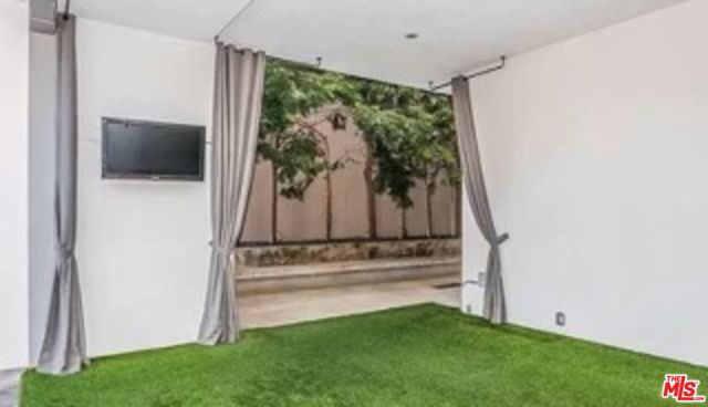 122 Mildred Avenue, Venice CA: https://media.crmls.org/mediaz/b5cbc33b-c94a-4196-8b4a-a04efec2a25a.jpg