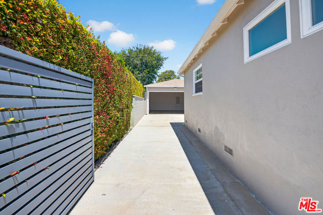 2121 Marine Street, Santa Monica CA: https://media.crmls.org/mediaz/b5cbf964-3c95-40e4-b22b-1adb00f3348f.jpg