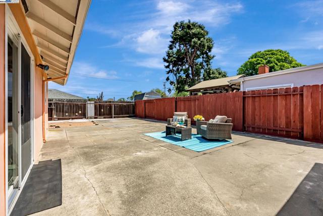 23192 Santa Clara Street, Hayward CA: https://media.crmls.org/mediaz/b5ccfbed-c1a7-4c49-a52b-4fa274627917.jpg