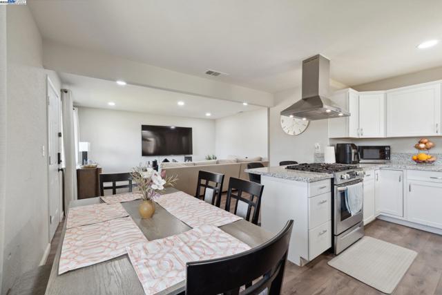 5112 Tyson Ave, Modesto CA: https://media.crmls.org/mediaz/b5cd0b2b-e55f-473a-81aa-f2aeeed769b6.jpg