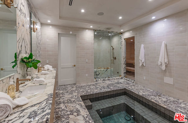 409 21st Street, Santa Monica CA: https://media.crmls.org/mediaz/b5cd6552-a62e-495c-8c20-bfd0d8006772.jpg