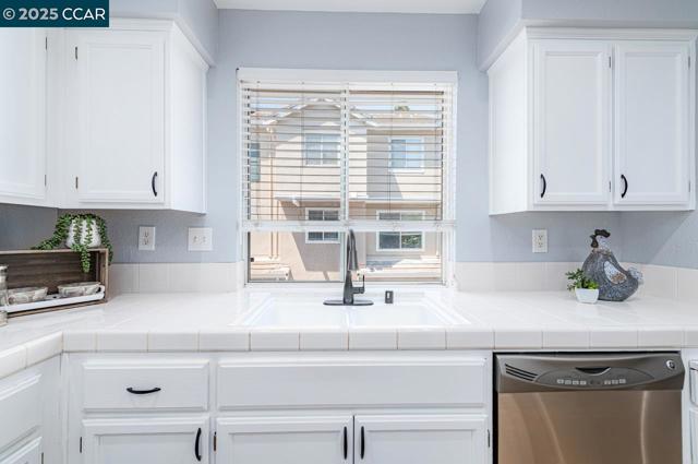 6026 Condor St, Danville CA: https://media.crmls.org/mediaz/b5cdc9df-b15b-4caf-848e-648d9f87b5b7.jpg