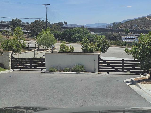8304 The Grant Place, Bonita CA: https://media.crmls.org/mediaz/b5cdf915-a35f-4412-8491-0f31589cb197.jpg