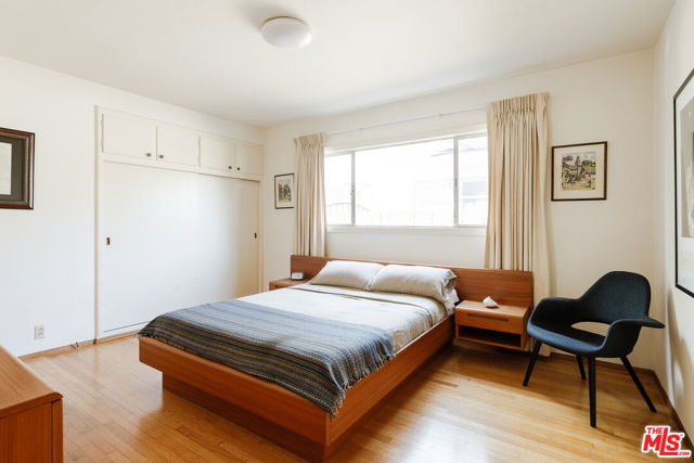 4110 Pine Avenue, Long Beach CA: https://media.crmls.org/mediaz/b5ce1e34-eaa8-45bb-9dff-35e5941a41f0.jpg