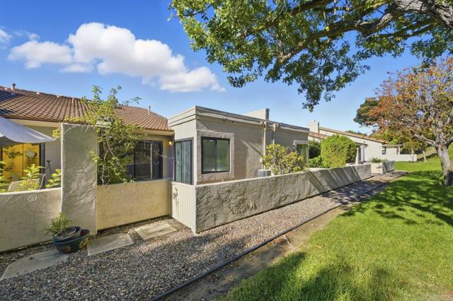 Detail Gallery Image 27 of 51 For 18023 Avenida Alozdra, Rancho Bernardo (San Diego),  CA 92128 - 2 Beds | 2 Baths