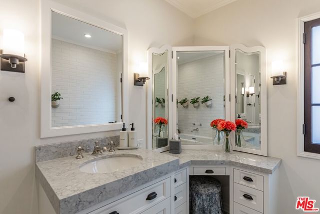 8133 W 4th Street, Los Angeles CA: https://media.crmls.org/mediaz/b5ce3dc2-3c37-4ac4-807a-11495ed5f1c1.jpg