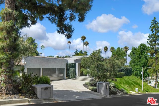 1975 Loma Vista Drive, Beverly Hills, California 90210, 5 Bedrooms Bedrooms, ,5 BathroomsBathrooms,Single Family Residence,For Sale,Loma Vista,25481313