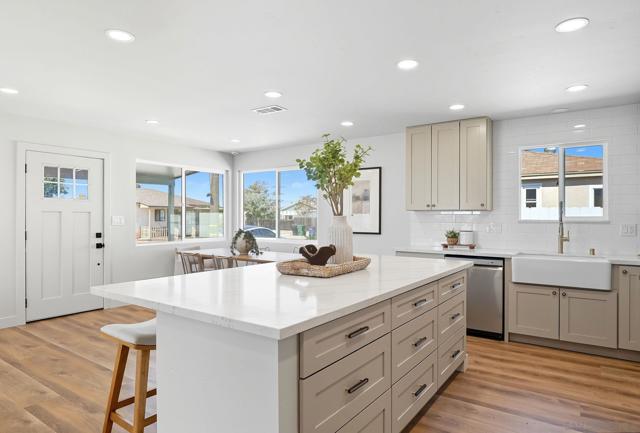 2525 Inman Ct, San Diego CA: https://media.crmls.org/mediaz/b5ce7746-1567-411c-b25f-b921855d7850.jpg