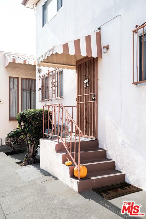 4214 W Slauson Avenue, Los Angeles CA: https://media.crmls.org/mediaz/b5cf0a27-5a57-4ed3-8c21-b7375fe95357.jpg