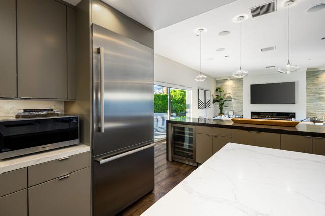 1047 Hunter Drive, Palm Springs CA: https://media.crmls.org/mediaz/b5cf9f6c-c13f-476e-bc85-a23965599644.jpg