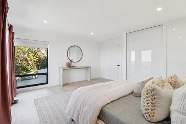 7117 Obelisco Cir, Carlsbad CA: https://media.crmls.org/mediaz/b5cfbc37-2e0e-487a-83d4-0af4f448941a.jpg