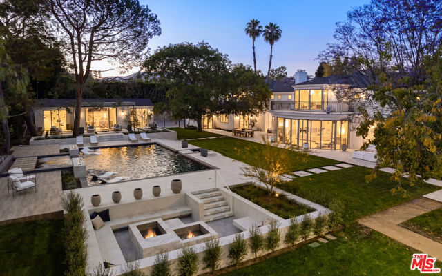 901 N Whittier Drive, Beverly Hills CA: https://media.crmls.org/mediaz/b5cfde28-1c20-4e41-9ef7-6b6841473e80.jpg