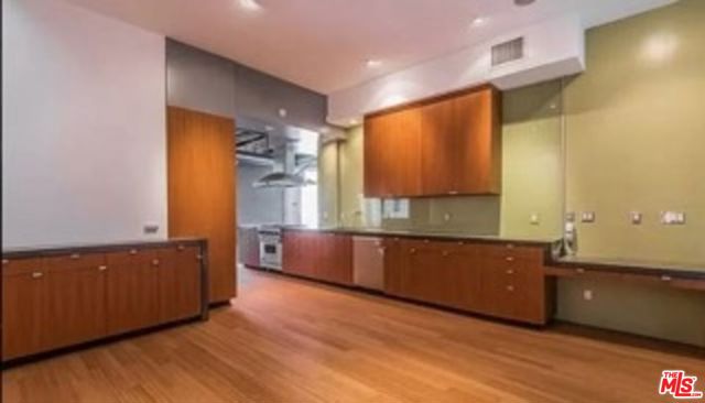 122 Mildred Avenue, Venice CA: https://media.crmls.org/mediaz/b5d0a7ca-230f-4859-bde8-d8e75b296da6.jpg