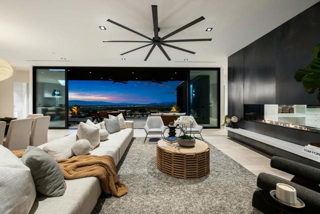2085 Desert Flower Court, Palm Springs CA: https://media.crmls.org/mediaz/b5d0b33b-ba1e-427d-b36a-1693facad468.jpg